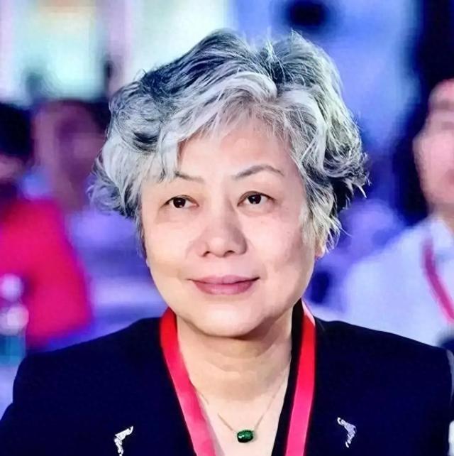 李玫瑾教授教你18岁前如何培育快乐温暖的孩子